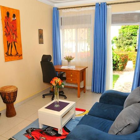 Victoria Lake View Guesthouse & Safaris 恩德培 外观 照片