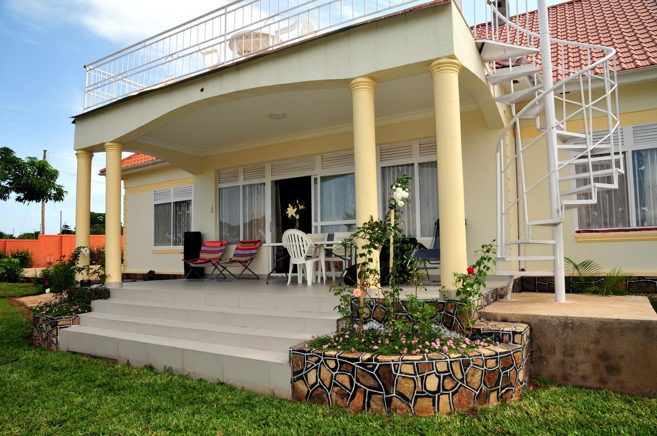 Victoria Lake View Guesthouse & Safaris 恩德培 外观 照片