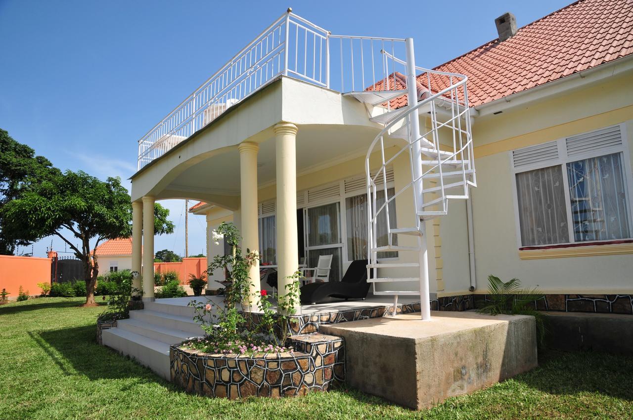 Victoria Lake View Guesthouse & Safaris 恩德培 外观 照片