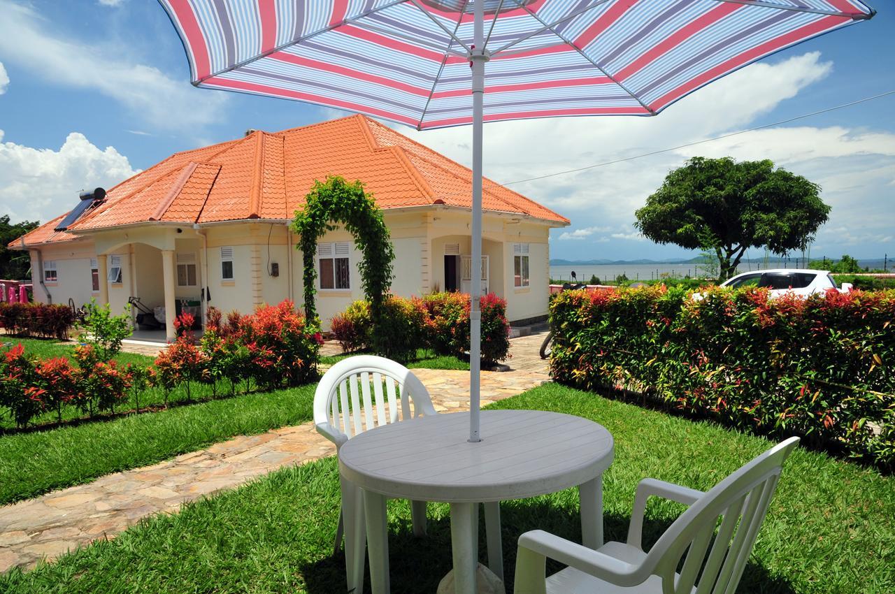 Victoria Lake View Guesthouse & Safaris 恩德培 外观 照片