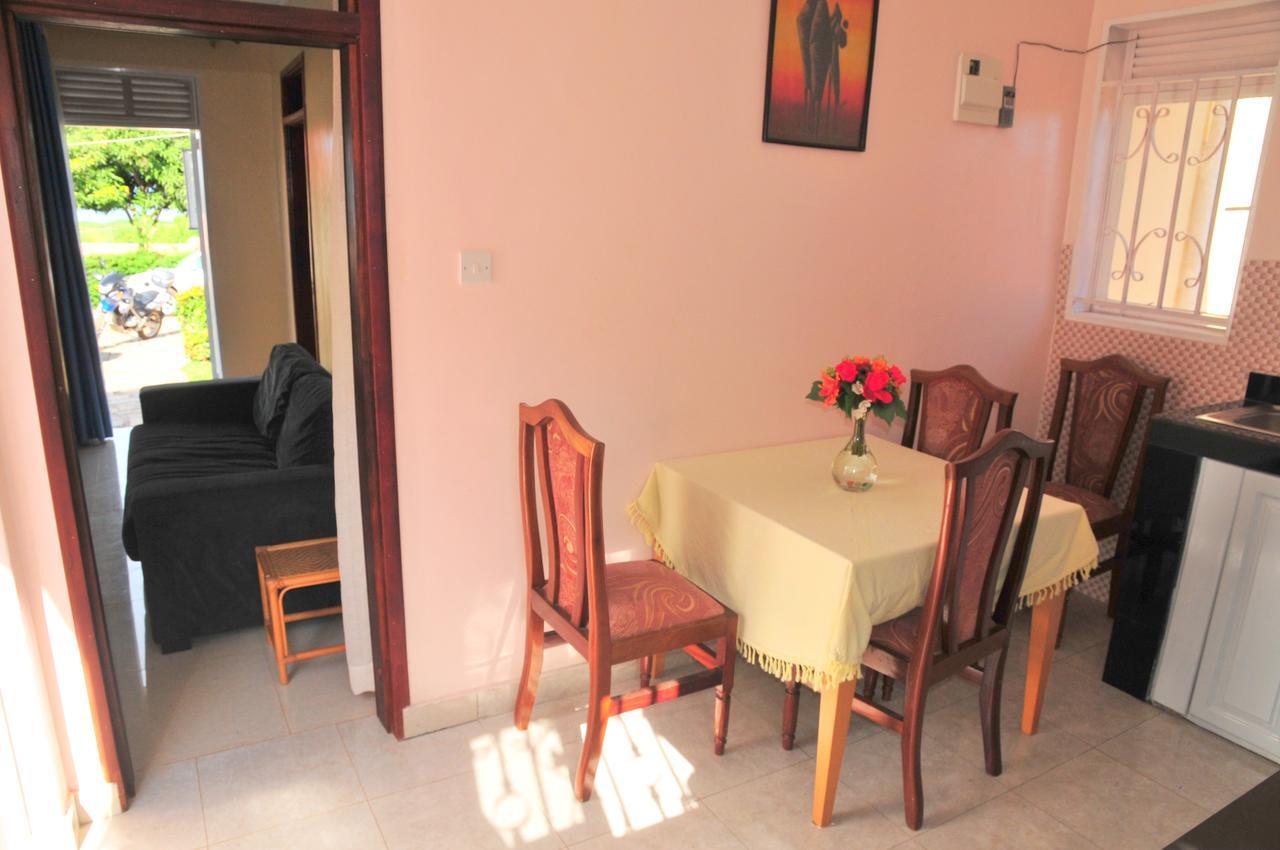 Victoria Lake View Guesthouse & Safaris 恩德培 外观 照片